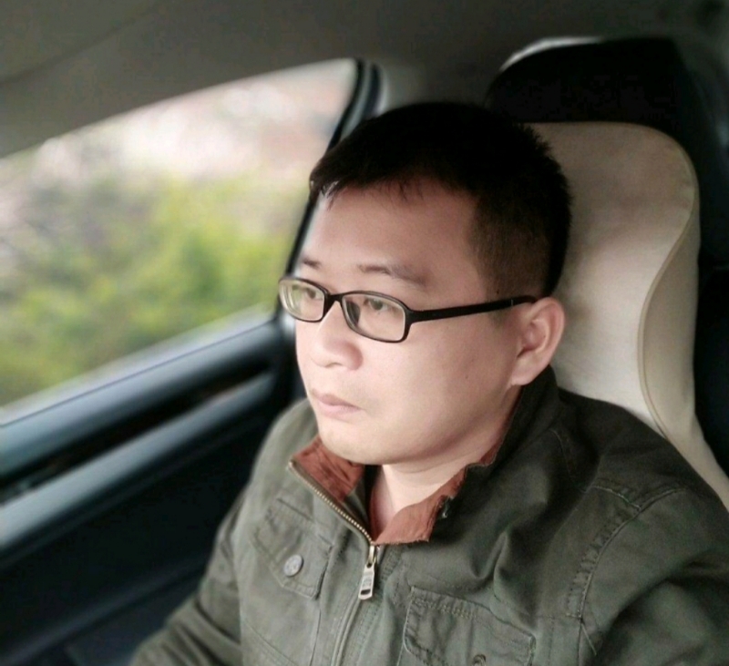 海风吹动你的心的第二张照片--茂名相亲服务中心