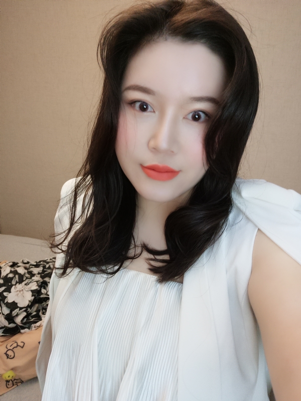 璐璐的第一张照片--茂名相亲服务中心
