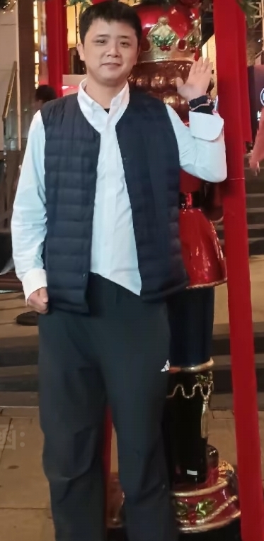 龙凤呈祥的第一张照片--茂名相亲服务中心