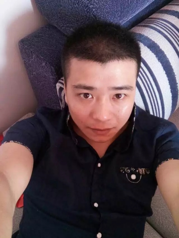 漫步的面包的第一张照片--茂名相亲服务中心