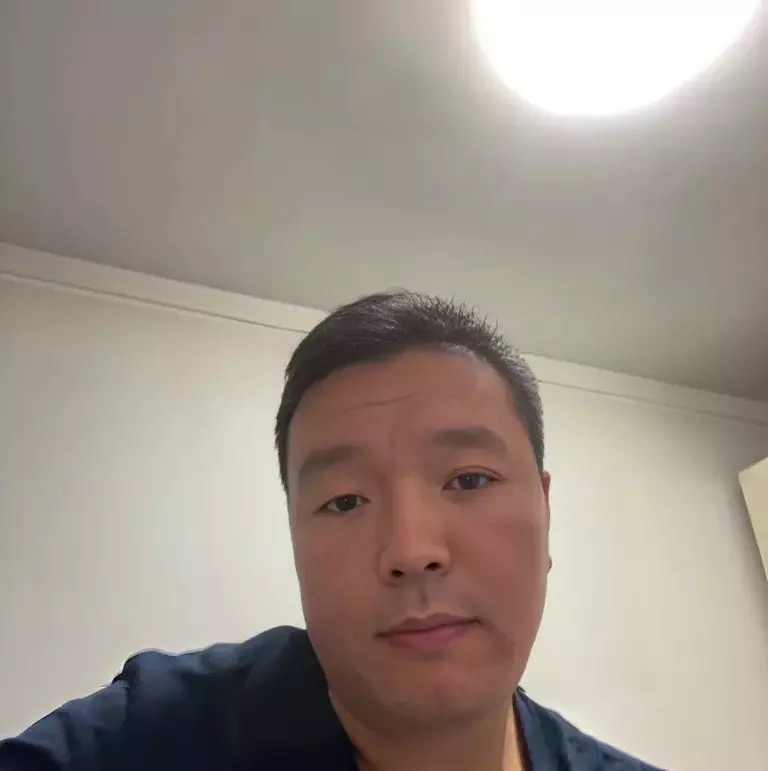 穿唐装的松鼠的第一张照片--茂名相亲服务中心
