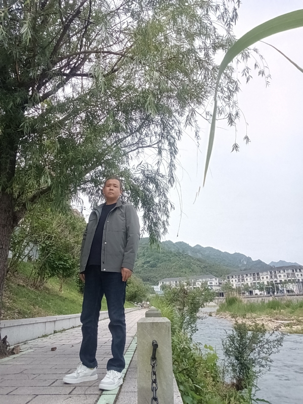飞雪飘零的第一张照片--茂名相亲服务中心