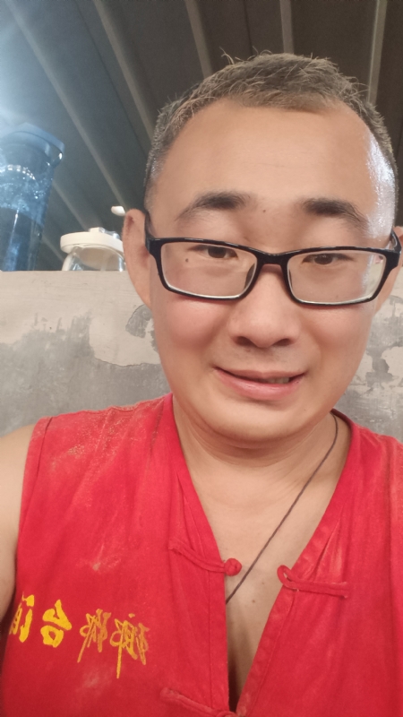 黑黑一笑的第二张照片--茂名相亲服务中心