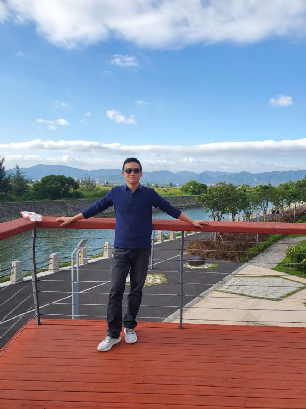 峰戈的第二张照片--茂名相亲服务中心