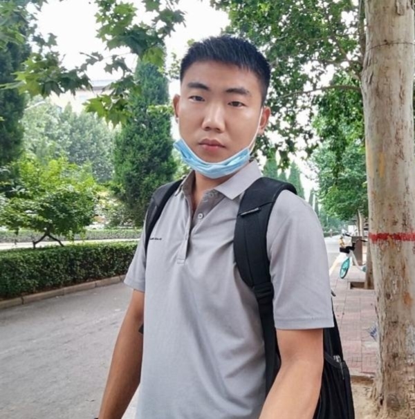 90年男征婚的第一张照片--茂名相亲服务中心