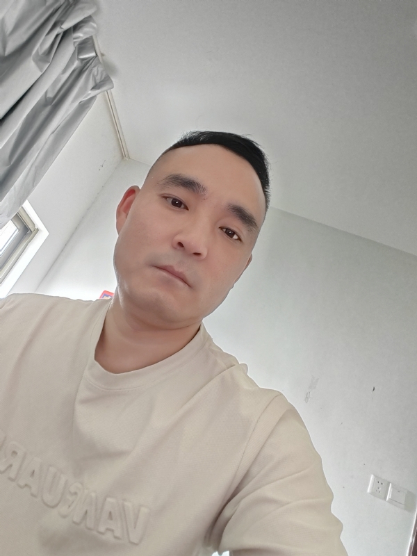 小锋的第一张照片--茂名相亲服务中心