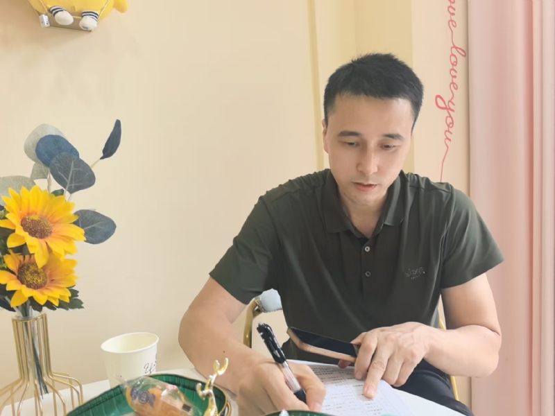 笑看一切的第二张照片--茂名相亲服务中心