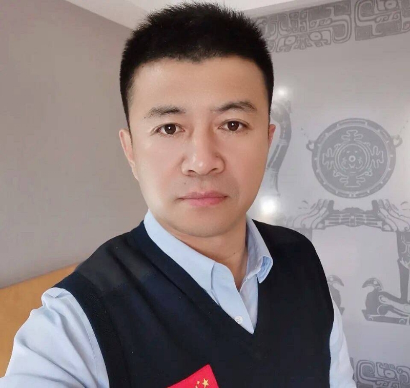 生在红旗下的第一张照片--茂名相亲服务中心