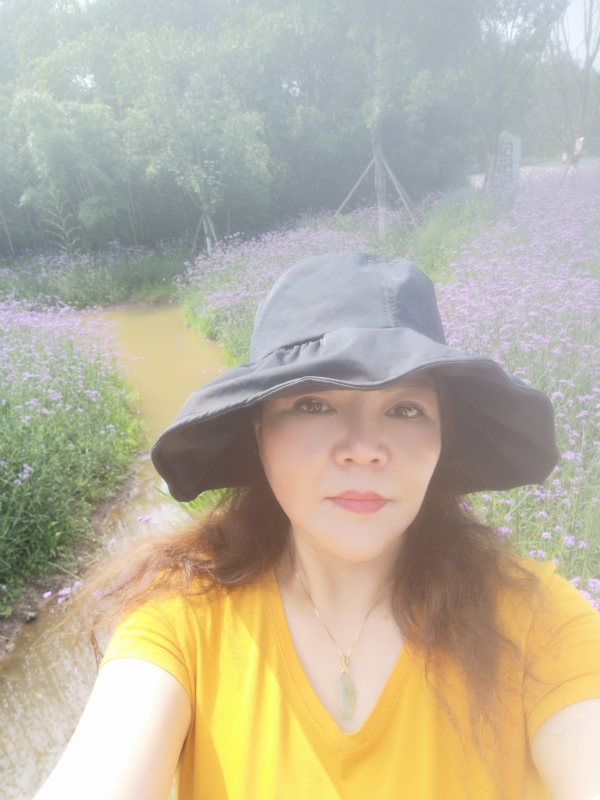 宛霞的第三张照片--茂名相亲服务中心