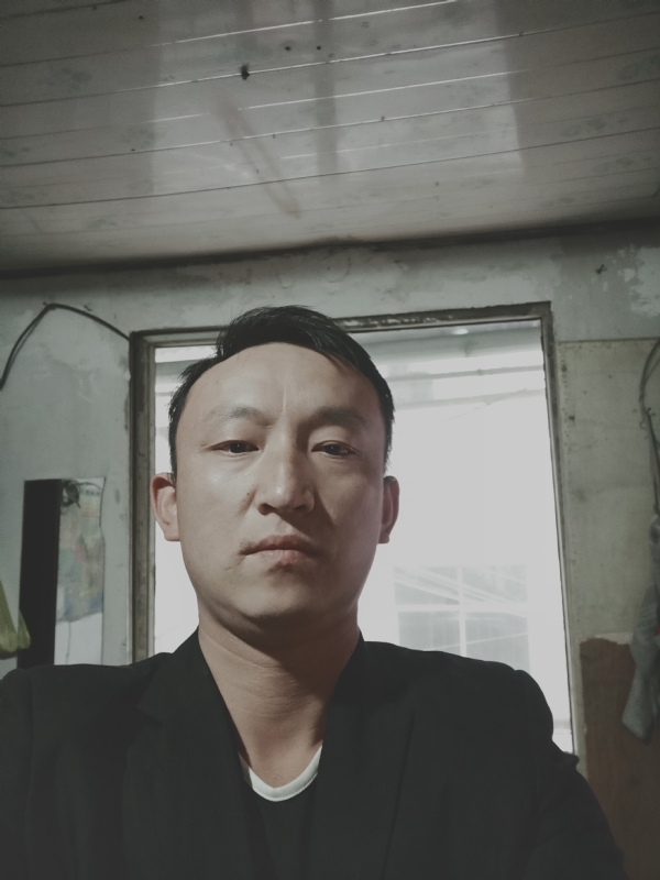 放弃爱你的第一张照片--茂名相亲服务中心