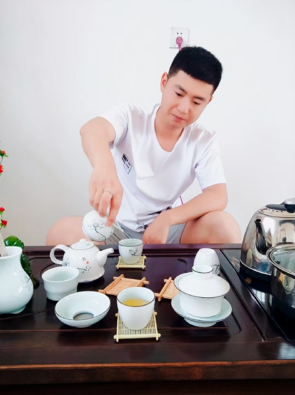 日月的第一张照片--茂名相亲服务中心