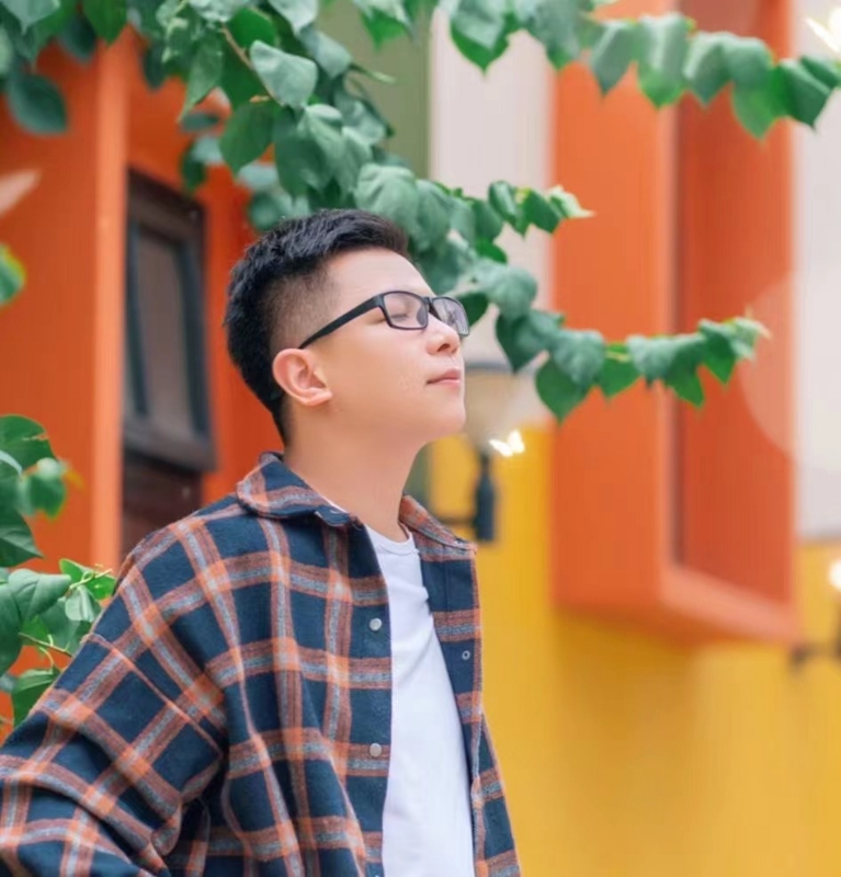 版本之子的第一张照片--茂名相亲服务中心